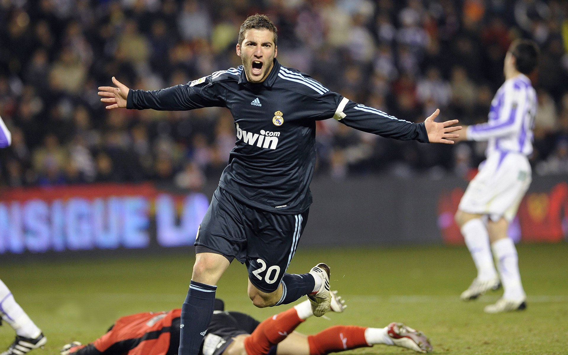 美加墨世界杯之夜,伦纳德赛后评分拉满,定义何为唯一性的表演